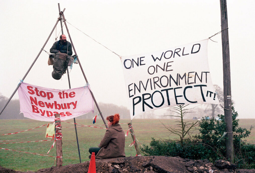 Newbury : “Un monde, un environnement. Protégeons le”.